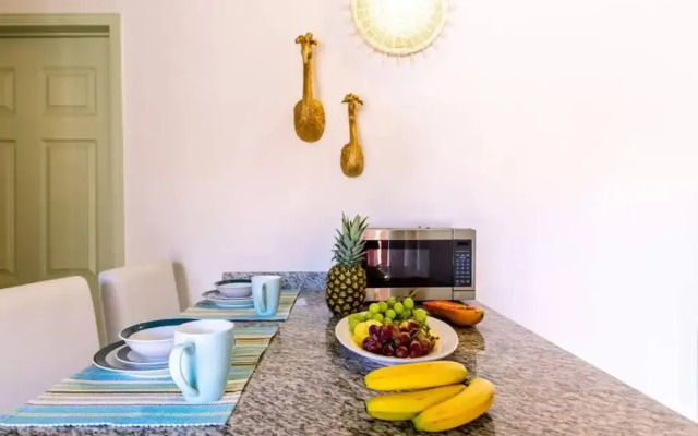 Flamingo Suite 1BR 1BA Apt w Pool Parking