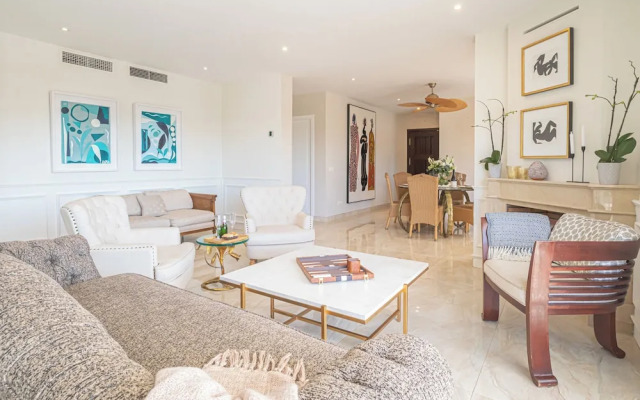 Luxury Family Escape Golf & Pool Retreat