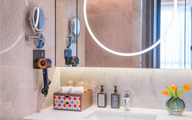 Yuexiu Hotel Guangzhou,Curio Collection by Hilton