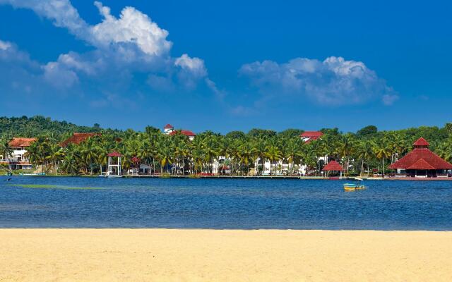 Estuary Sarovar Premiere , Poovar Island