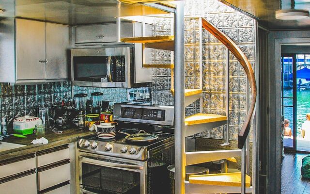 Airstream Houseboat Amazing Lake Travis View