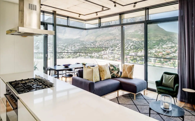 Penthouse w Table Mountain Views Pride View