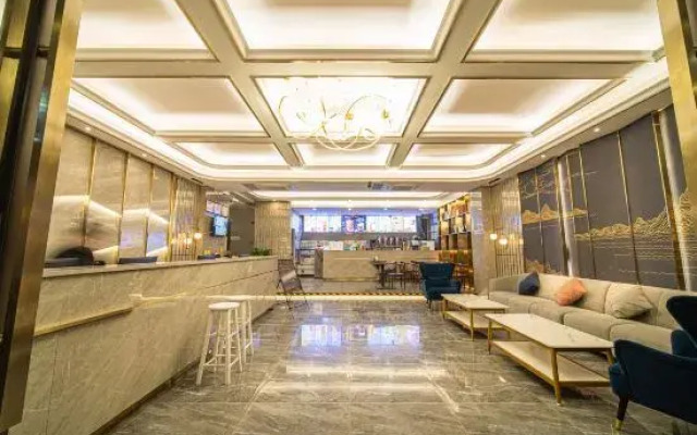 Yuefeng Hotel (Maoming Dianbai West Lake Park)