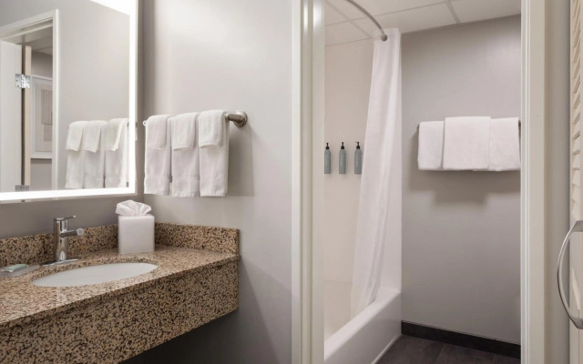 Courtyard by Marriott La Crosse