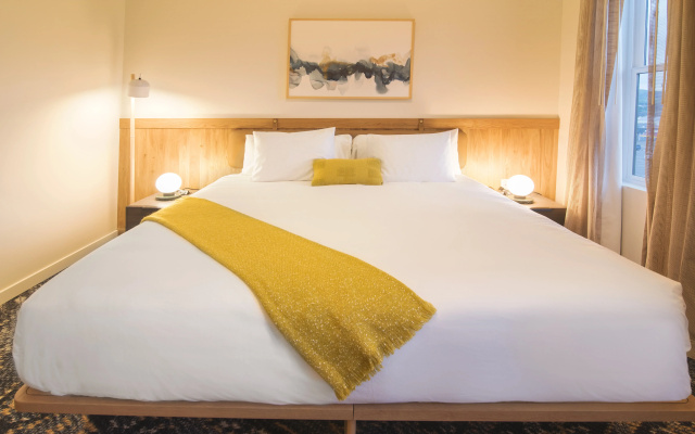 SaltLine Hotel