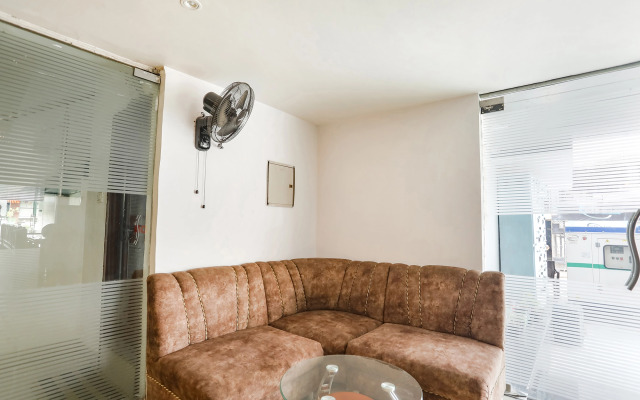 Fabhotel Dps International