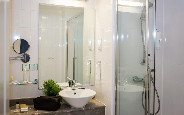 Holiday Inn Manchester West by IHG