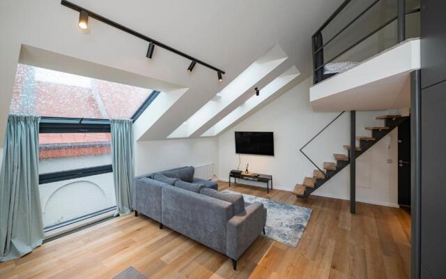 LOFT 1 BD Old Town Apartment by Hostlovers