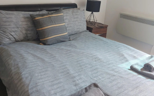 Modern 2-bed Apartment -12 Min Walk to Centre