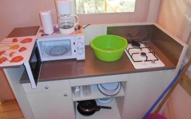 Camping Des Bastides Logements Insolites