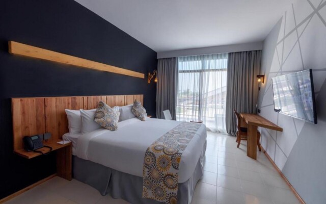 Giraffe Beach Hotel