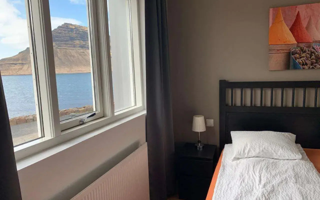 Stoð Guesthouse and apartments