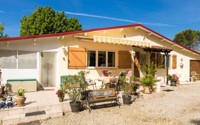 Sunlit Bungalow With Private Pool in Nadaillac-de-rouge