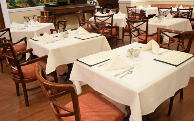 The Drake Oak Brook, Autograph Hotels