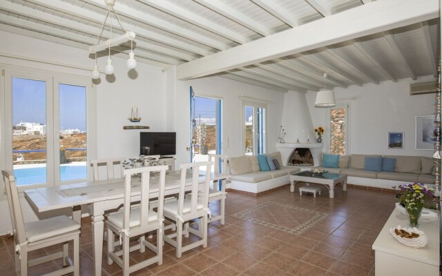 Serene Villa by Stylish Stays