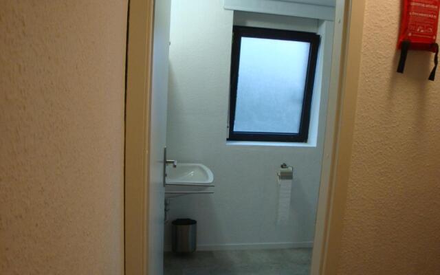 Cenet 1 Zimmer Apartment