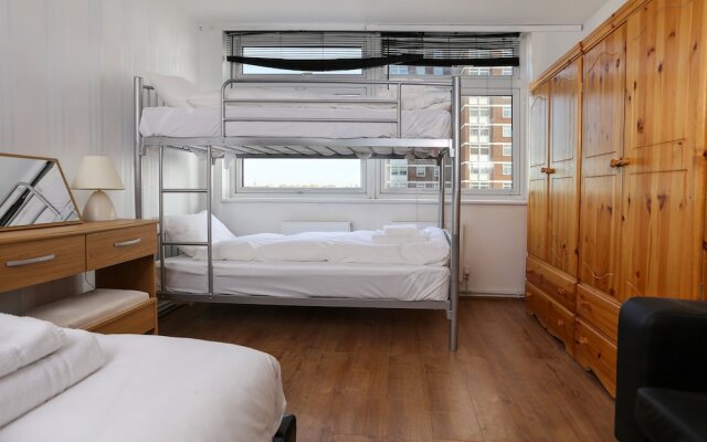 4 Bedroom Apartment in Shepherd's Bush Accommodates 10