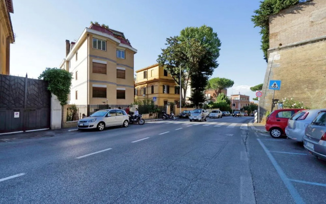 Luxury, Large Flat With Terrace on Vatican Walls