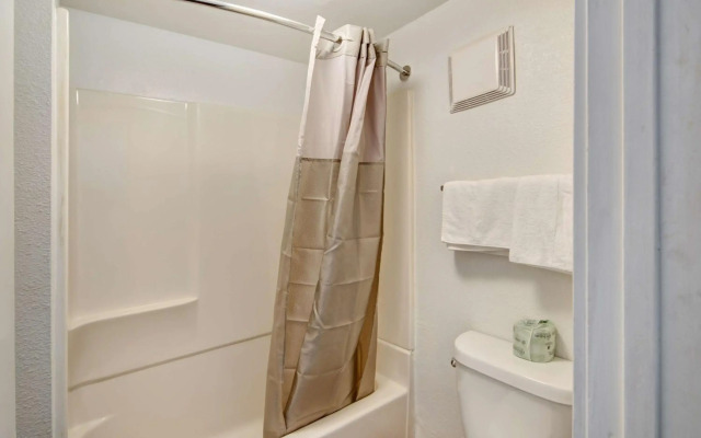Motel 6 Dallas, TX - Forest Lane