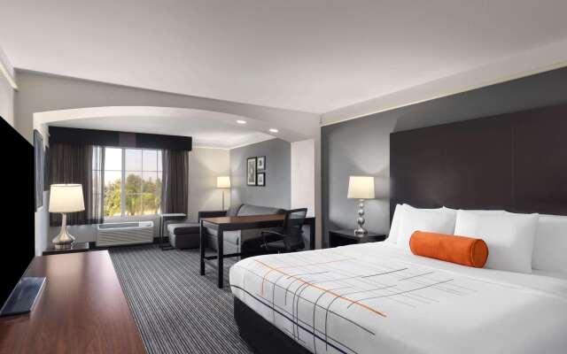 La Quinta Inn & Suites by Wyndham Santa Clarita - Valencia
