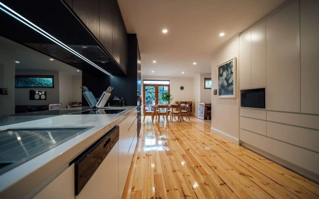 Malibu Moment on Margaret-Historic Bungalow