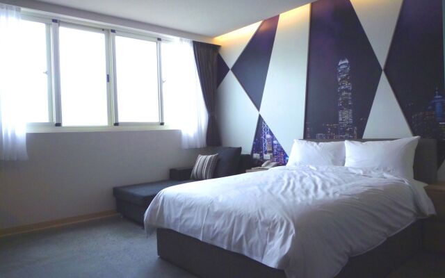 Travel Light Hotel