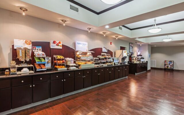 Holiday Inn Express & Suites Cleveland