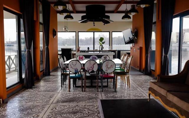 White Mare на Петроградской (Вайт Маре)