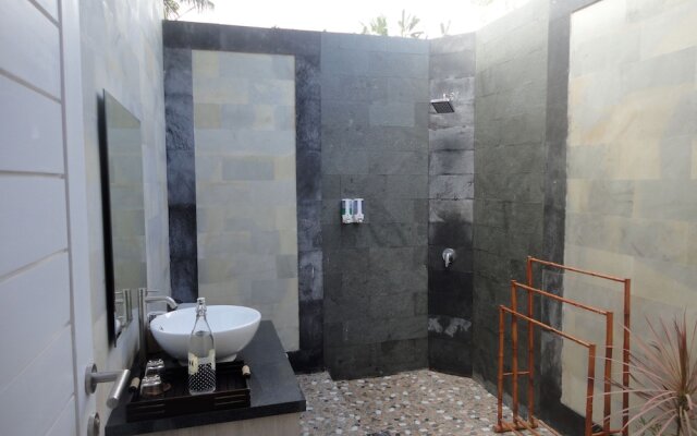 Mushroom Bay Villas Hut