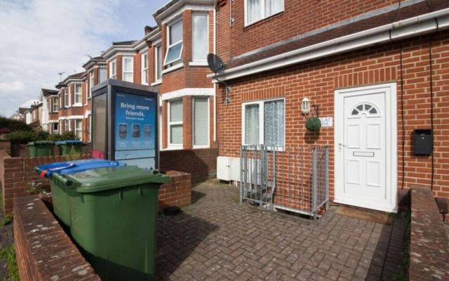 Stayzo Penthouse Accommodation 1- Premier Lodge