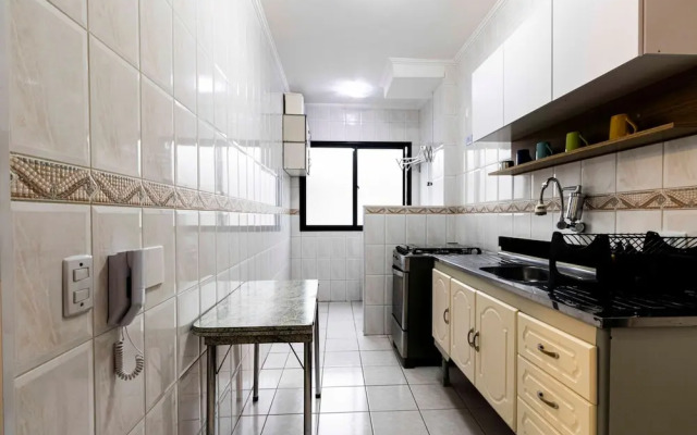 Apto com Excelente Localiza o a 50m da Praia