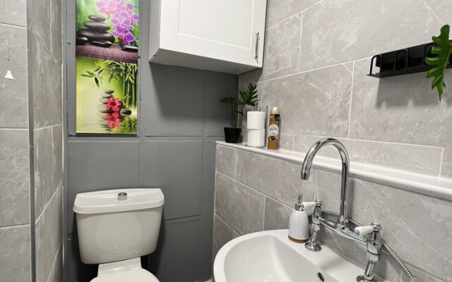 Impeccable 1-bed Apartment in London