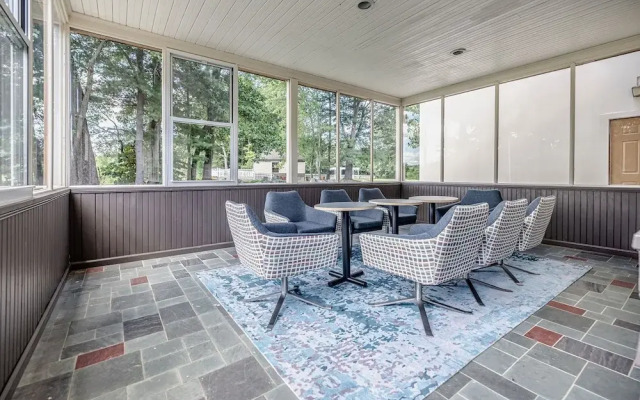 Chateau Merrimack Resort & Spa