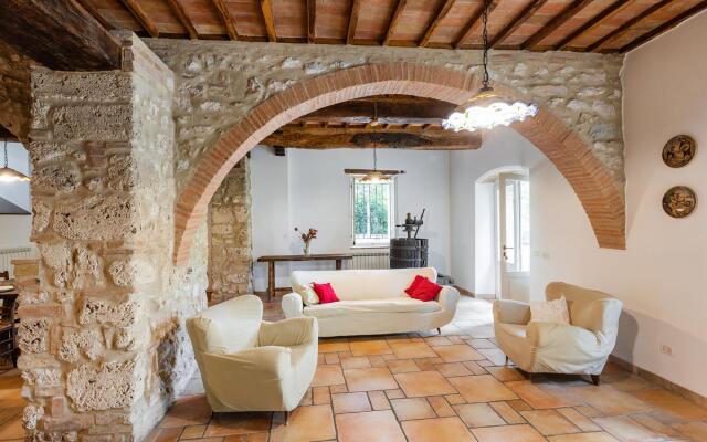 A total immersion in greenery and tranquillity.-Casale LUISA