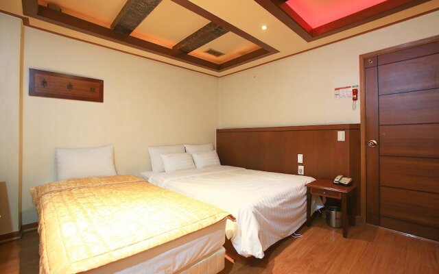 Hotel Plus