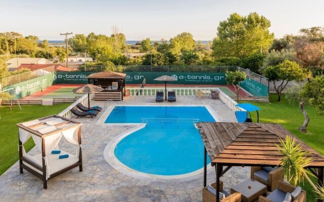 Villa Maxim with Private Pool & Tennis Court