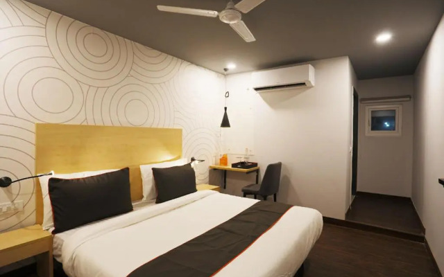 Slf Mall by OYO Rooms