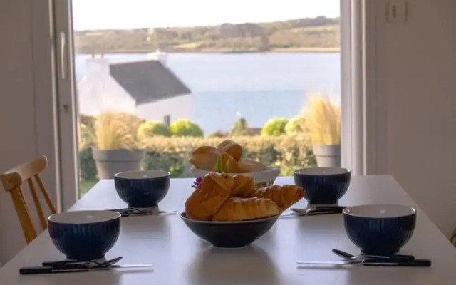 Holiday Home With sea Views, Roscanvel