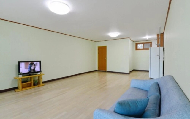 Chuncheon Aisan Tennis Pension