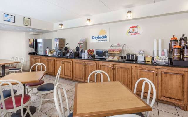 Super 8 by Wyndham Valdosta Mall