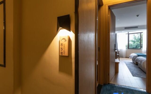 Xinniu Hotel (Chongqing Hua Xi cultural center)