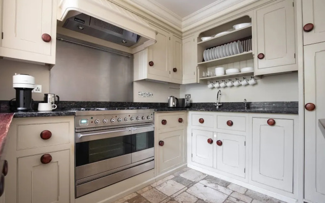 Kensington Place IV by Onefinestay
