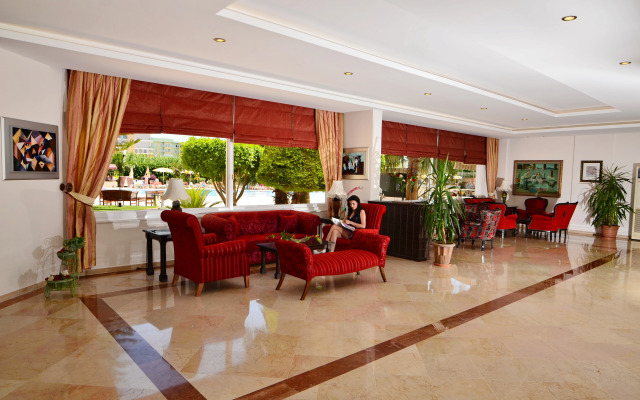 Royal Garden Suite Hotel