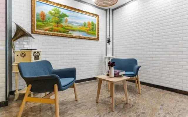 Qingfeng Bailu Hotel (Zhengzhou Chengdong Road Confucian Temple Subway Station)