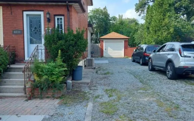 Entire 2nd Floor, Private Entrance, 3bds & 2baths, Niagara Falls