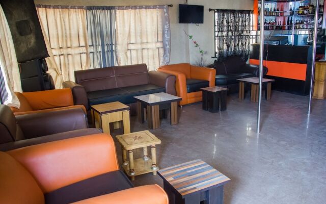 Lukham Crown Hotel