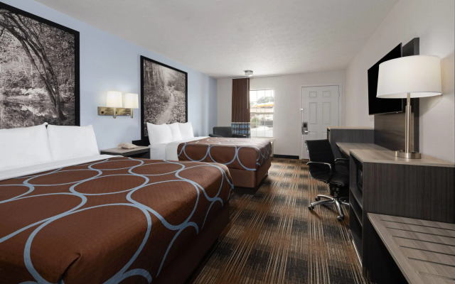 Super 8 by Wyndham Covington