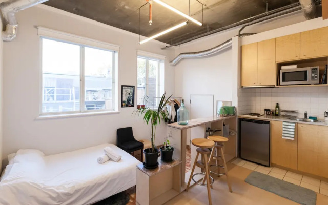 LUCINDA, Carlton Studio Apartment