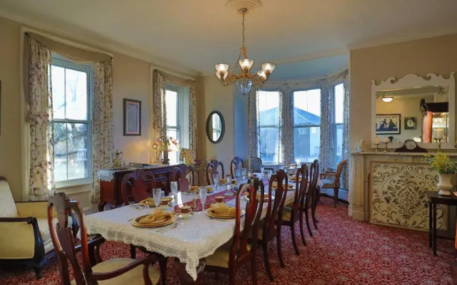 Cloran Mansion Bed & Breakfast