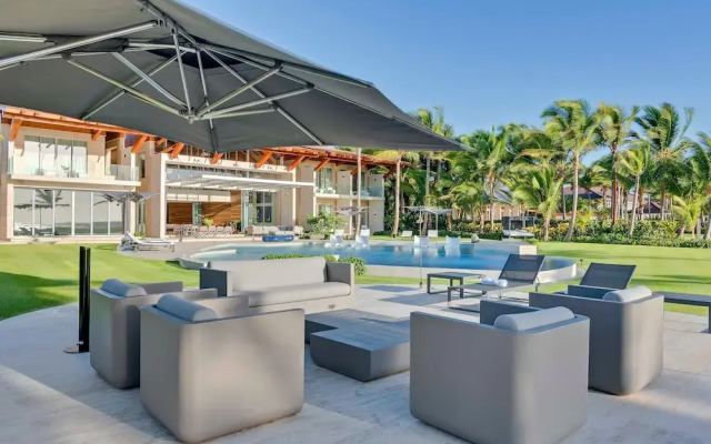 Architectural Oceanfront Masterpiece w Pool